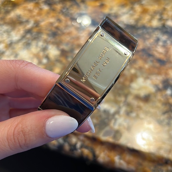 Michael Kors Tortoise Shell Hinged Bangle - Picture 2 of 9